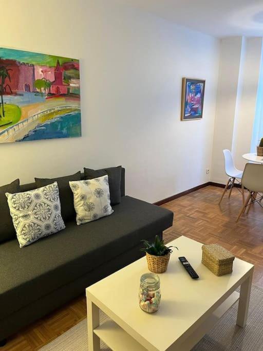 Acogedor Y Soleado Apartamento Recien Amueblado En Gijón Exterior foto