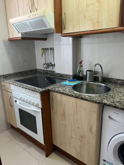 Acogedor Y Soleado Apartamento Recien Amueblado En Gijón Exterior foto